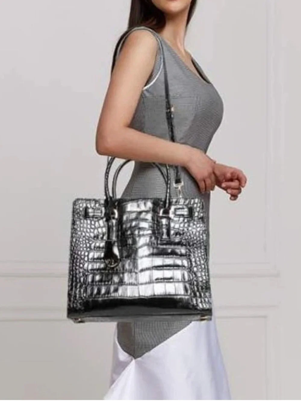 🆕 MICHAEL KORS Large Dillon Tote Croc Embossed Leather Bag Black/Gold - Picture 7 of 16